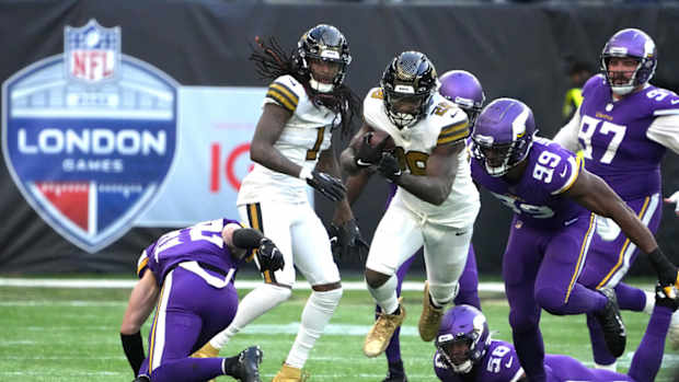 NFL - New Orleans Saints - signed with Denver Broncos